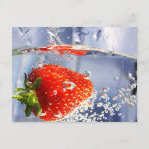 Carte Postale Fraise dans l'eau photo belle