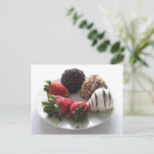Carte Postale Fraises recouvertes de chocolat (Debout devant)