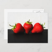 Carte Postale Fraises Sur Blanc Sur Noir Pccna (Devant / Derrière)