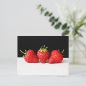 Carte Postale Fraises Sur Noir Sur Blanc Pccnm (Debout devant)