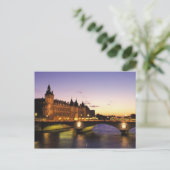 Carte Postale France, Paris, Seine et Conciergerie à (Debout devant)
