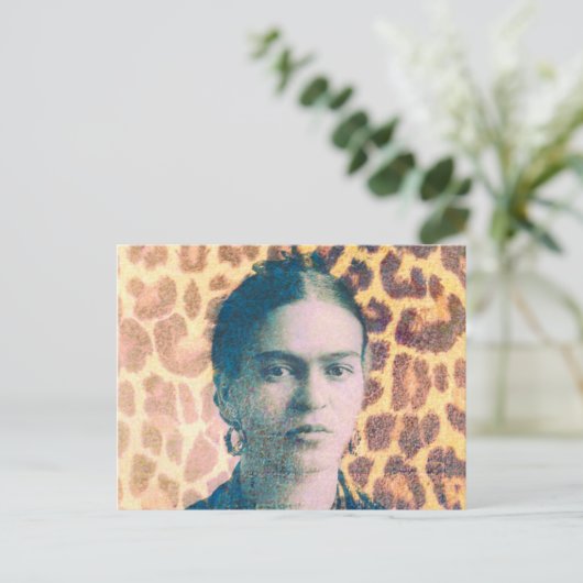 Carte Postale Frida Big Cat Print Background (Debout devant)