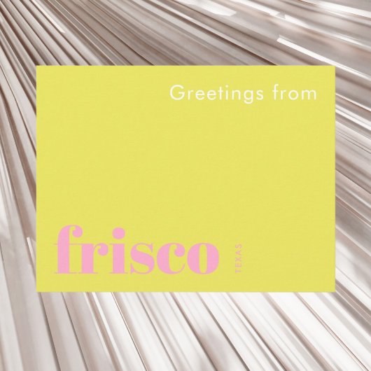 Carte Postale Frisco Texas typographie jaune rose