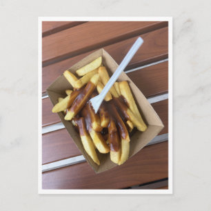Carte Postale Frites chaudes trempées dans la sauce et le sel de