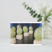 Carte Postale fromage et raisins (Debout devant)