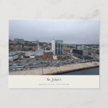 Front de mer et ville sur les collines de St. John