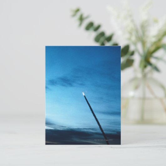 Carte Postale Fumer derrière la navette spatiale (Debout devant)