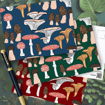 Carte Postale Fun Fungi Motif de champignons<br><div class="desc">Profitez de ce motif fantaisiste sur cette carte colorée. Vous pouvez toujours ajouter votre propre texte. Faites-moi savoir si vous voulez quelque chose fait sur mesure. Si vous l'achetez,  merci ! N'oubliez pas de partager une photo sur Instagram de celle-ci en action et de m'étiqueter @shoshannahscribbles :)</div>