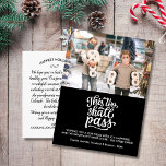 Carte Postale Funky Christmas Holiday Family Photo Texte personn<br><div class="desc">Une carte postale de vacances amusante avec un type de calligraphie qui dit "Ceci aussi passera" et votre photo de famille.  Ajoutez votre salutation personnalisée et vos noms de famille.  Une carte qui ne manquera pas d'apporter un sourire aux amis et à la famille.</div>