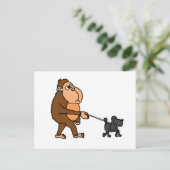 Carte Postale Funny Gorilla marcher Chien de caniche noir (Debout devant)
