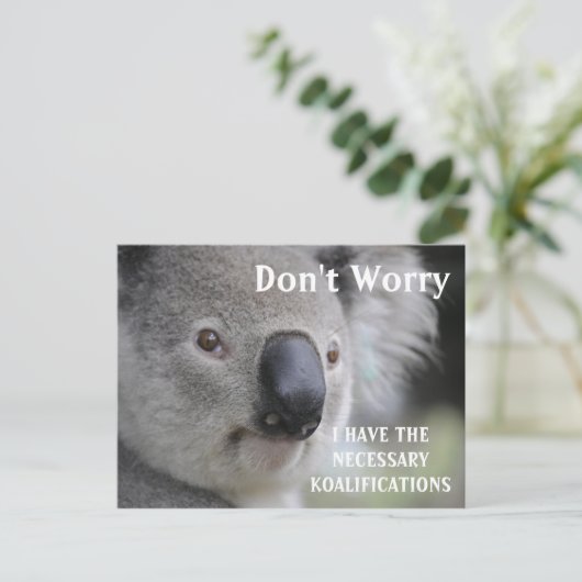 Carte Postale Funny Koala koalifications mème (Debout devant)