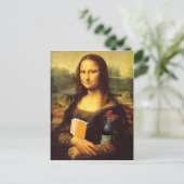Carte Postale Funny Mona Lisa avec du vin et du livre (Debout devant)