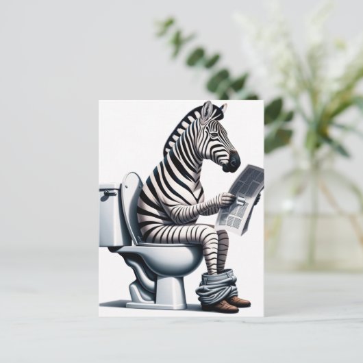 Carte Postale Funny Zebra sur Toilet Lecture journal (Debout devant)