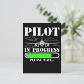 Carte Postale Futur pilote chargeant l'avion Drôle de pilote (Debout devant)