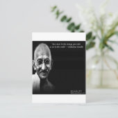 Carte Postale Gandhi Be the Change Wisdom Citation (Debout devant)