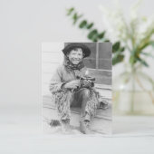 Carte Postale Garçon habillé en cowboy avec jouets (Debout devant)