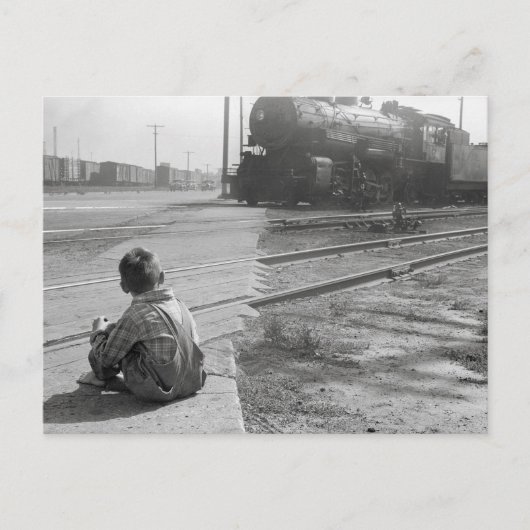 Carte Postale Garçon regardant les trains, 1939 (Devant)