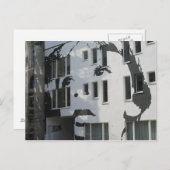 Carte Postale garçon sur mur (Devant / Derrière)