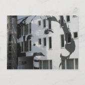 Carte Postale garçon sur mur (Devant)