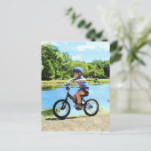 Carte Postale Garçon sur son vélo (Debout devant)