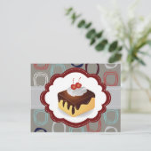 Carte Postale Gâteau marron/gris aux cerises (Debout devant)