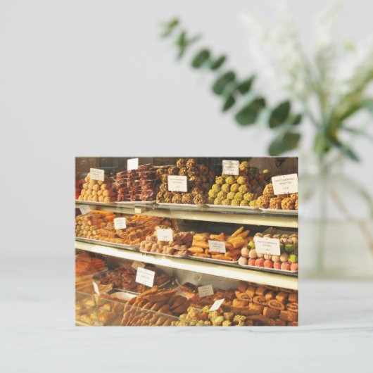 Carte Postale Gâteaux (Debout devant)