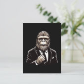 Carte Postale Gentleman Sasquatch - Funny Bigfoot (Debout devant)