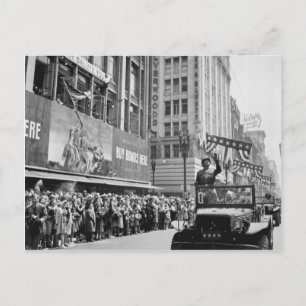 Carte Postale George S. Patton Waving à la Parade de bienvenue
