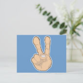 Carte Postale geste de la main de paix (Debout devant)