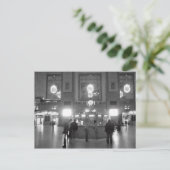 Carte postale "Ghosts in Grand Central" (Debout devant)