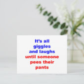 Carte Postale Giggles & Laughs Pantalon Pees (Debout devant)