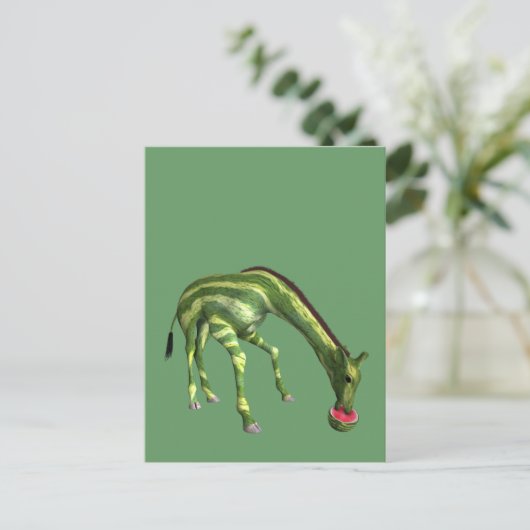 Carte Postale Giraffe Manger de la pastèque (Debout devant)