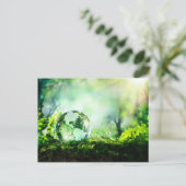 Carte Postale globe cristal dans une forêt verte (Debout devant)
