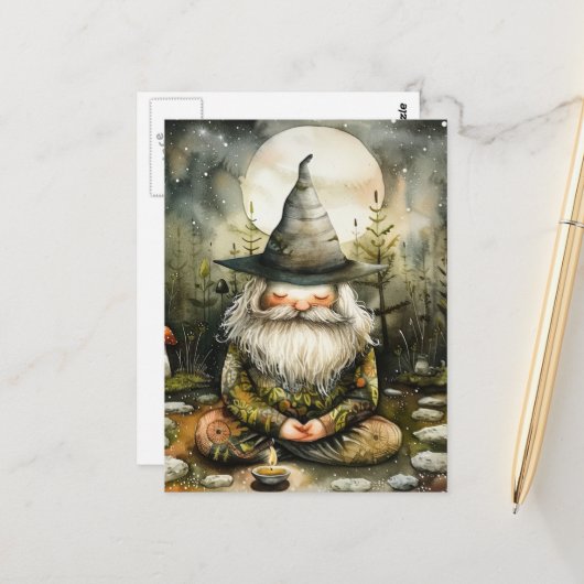 Carte Postale Gnome in his Zen Garden (Devant/Arrière en situation)