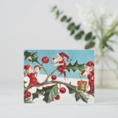 Carte Postale Gnomes painting holly berries in snow (Debout devant)