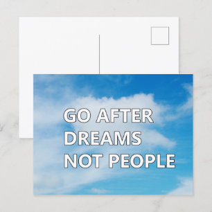 Carte Postale Go after dreams not people