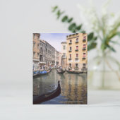 Carte Postale Gondolas dans un canal, Venise, Italie (Debout devant)