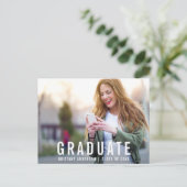 Carte Postale Graduation moderne | Invitation de la Fête de la p (Debout devant)