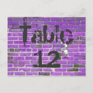 Carte Postale Graffiti en briques violettes Numéro du tableau de