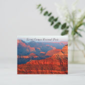 Carte Postale grand canyon rouge salutations (Debout devant)