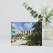 Carte Postale Grand Cayman Seven Mile Beach Resort (Debout devant)