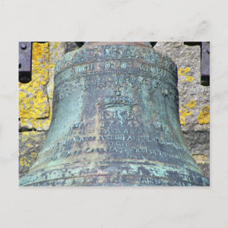 Carte Postale Grande cloche métallique suspendue