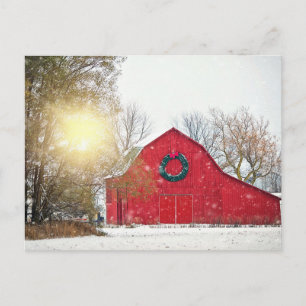 Carte Postale Grange de Noël avec lumière du soleil passant à tr