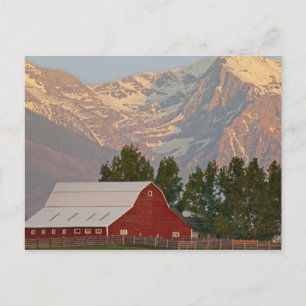 Carte Postale Grange rouge vif sur fond de monts Mission en