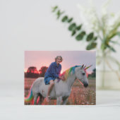 Carte Postale Granny et sa licorne dans le pré (Debout devant)