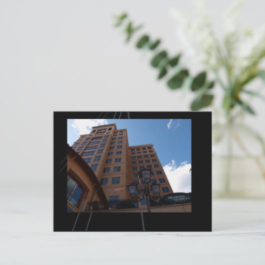 Carte Postale gratte-ciel Kansas City Plaza (Debout devant)