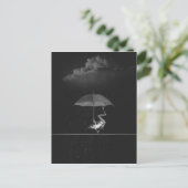 Carte Postale Grenouille noire et blanche avec parapluie en plui (Debout devant)