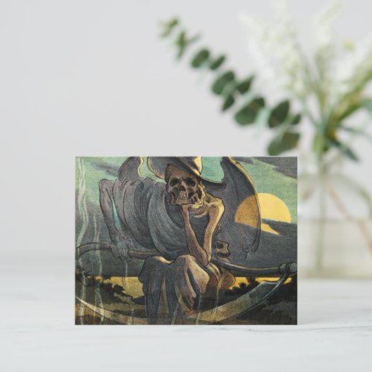 Carte Postale Grim Reaper attend avec Scythe (Debout devant)
