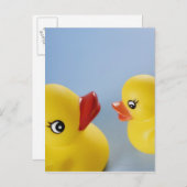 Carte Postale Gros plan de deux canards en caoutchouc (Devant / Derrière)