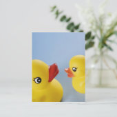 Carte Postale Gros plan de deux canards en caoutchouc (Debout devant)